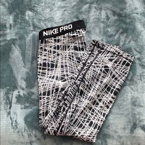 Nike Pro Cropped Leggings